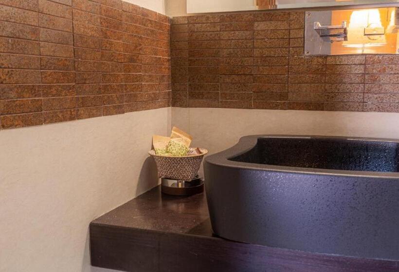 غرفة سوبيريور ثلاثية, Casena Mongerrati