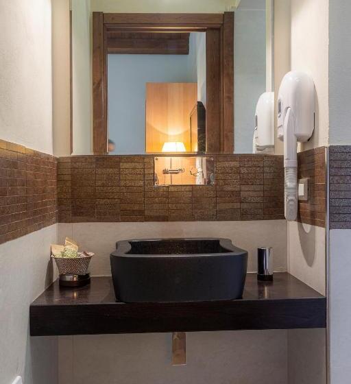 غرفة سوبيريور ثلاثية, Casena Mongerrati