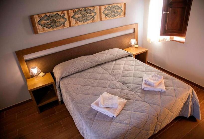 غرفة قياسية رباعية, Casena Mongerrati