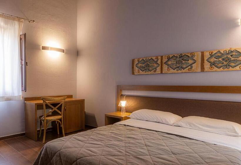 غرفة قياسية رباعية, Casena Mongerrati