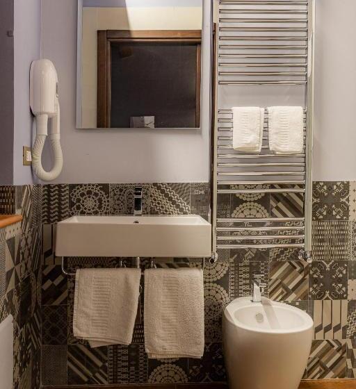 غرفة قياسية رباعية, Casena Mongerrati