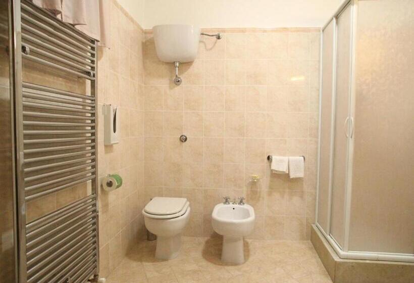 غرفة قياسية ثلاثية, Pineta