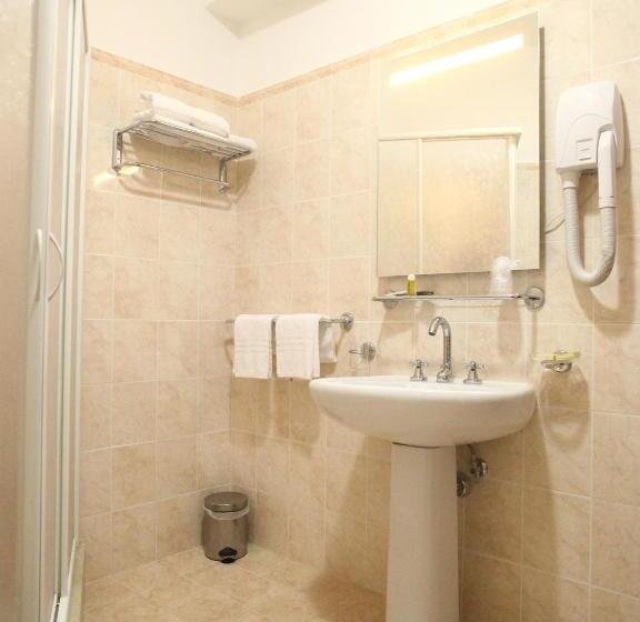 غرفة قياسية رباعية, Pineta