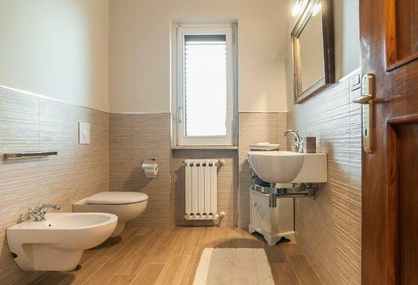 オーシャンビュースタンダードルームバルコニー付き, Villa Olga B&b