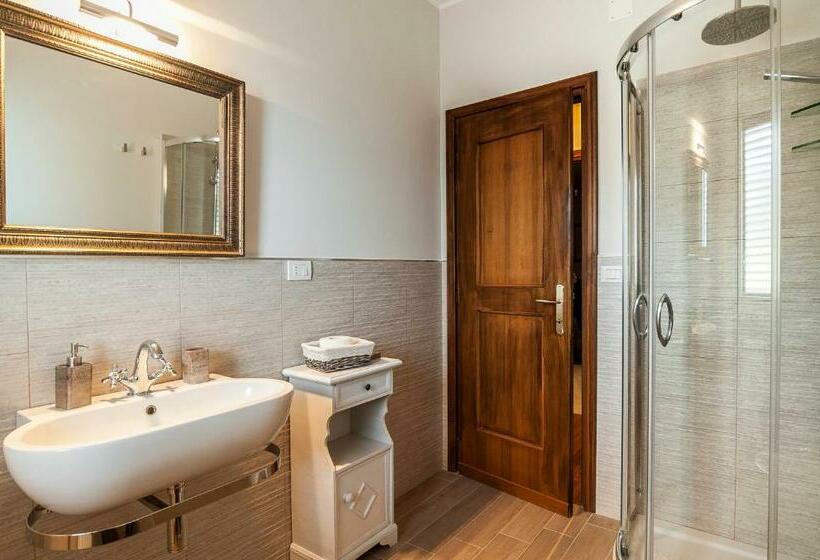 オーシャンビュースタンダードルームバルコニー付き, Villa Olga B&b