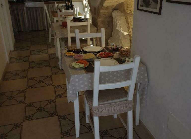 اتاق استاندارد سه نفره, B&b Dei Cardinale