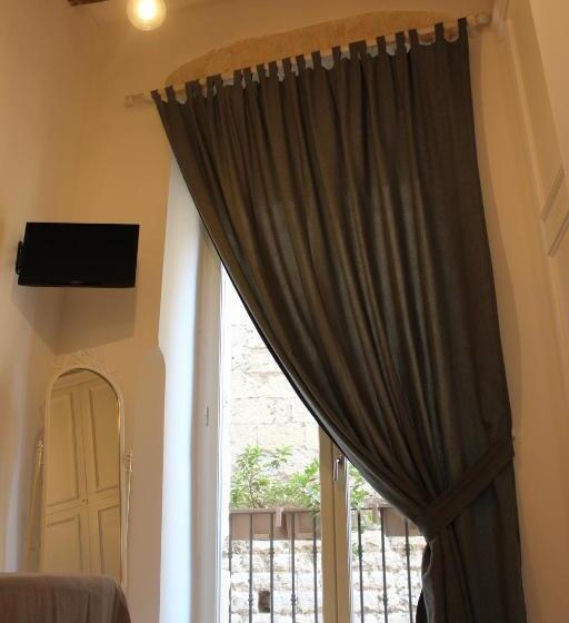 اتاق استاندارد سه نفره, B&b Dei Cardinale