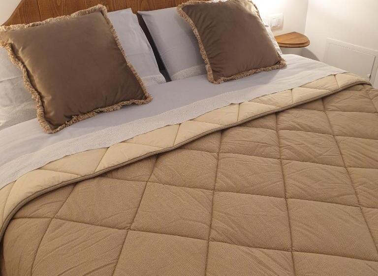 اتاق استاندارد سه نفره, B&b Dei Cardinale