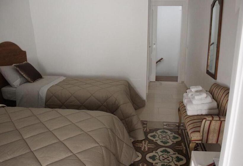 اتاق استاندارد سه نفره, B&b Dei Cardinale