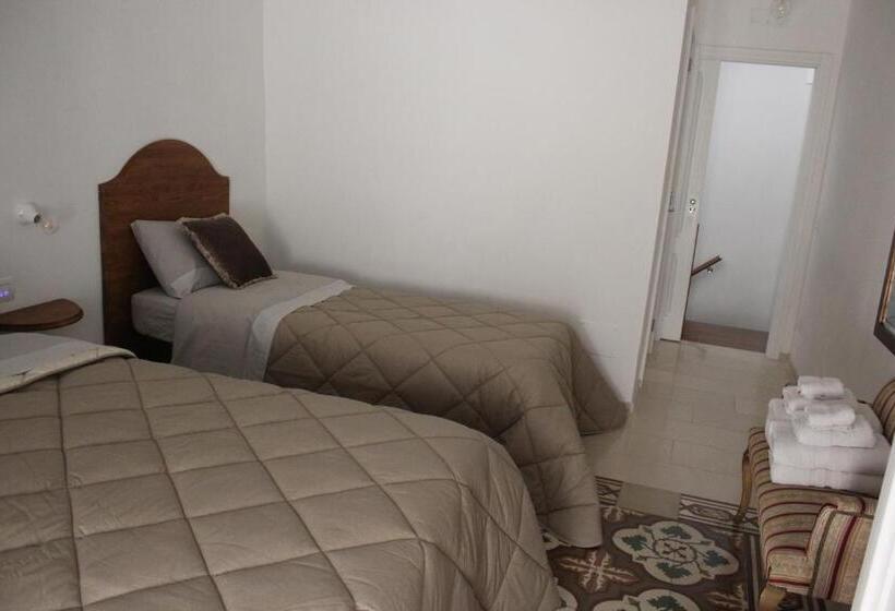 اتاق استاندارد سه نفره, B&b Dei Cardinale