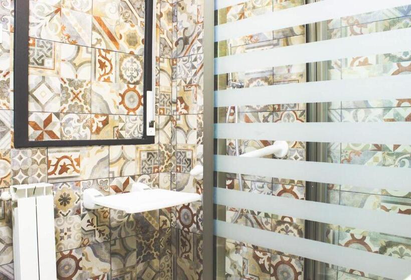 غرفة قياسية ثلاثية, B&b Nettuno