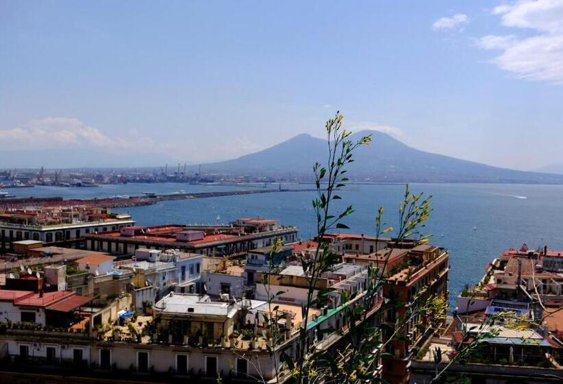 Economy Quadruple Room, Spira Mirabilis Napoli