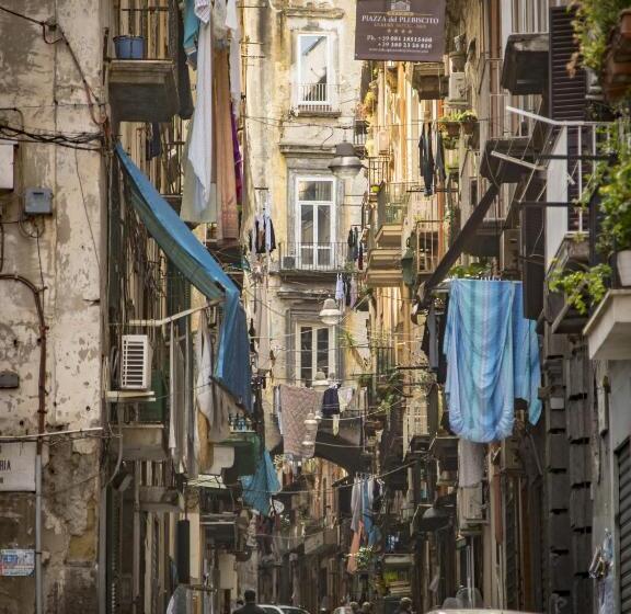 Economy Quadruple Room, Spira Mirabilis Napoli