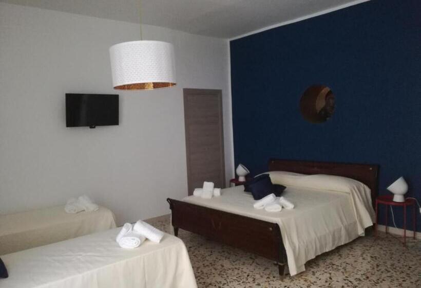 Economy Quadruple Room, Spira Mirabilis Napoli