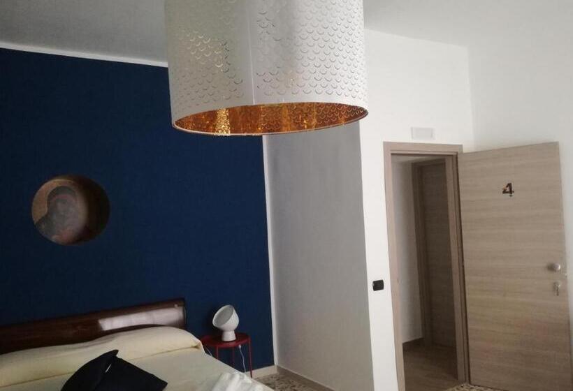 Economy Quadruple Room, Spira Mirabilis Napoli