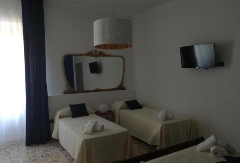 Economy Quadruple Room, Spira Mirabilis Napoli