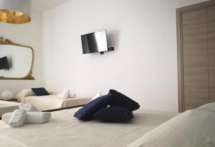 Economy Quadruple Room, Spira Mirabilis Napoli