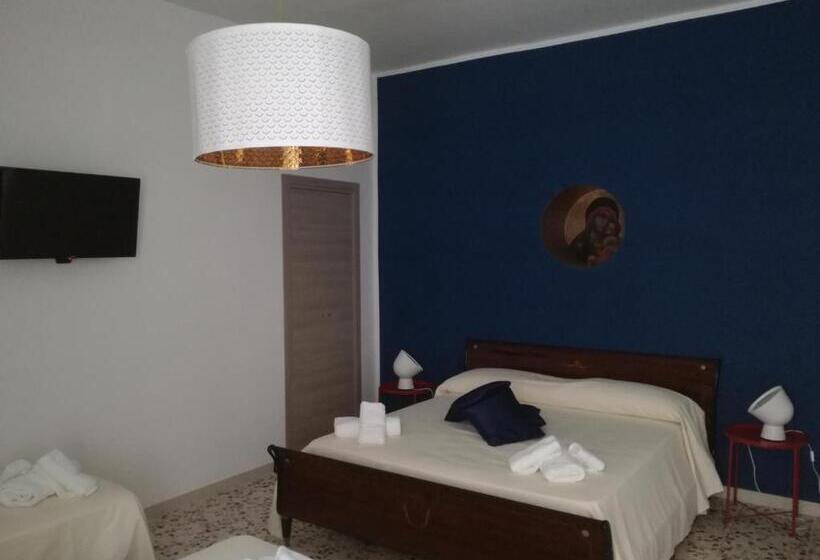 Economy Quadruple Room, Spira Mirabilis Napoli