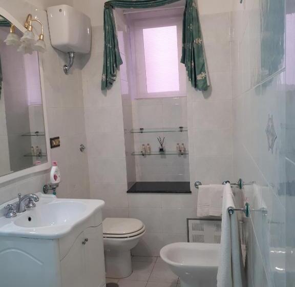 اتاق استاندارد, Il Granello Di Sabbia