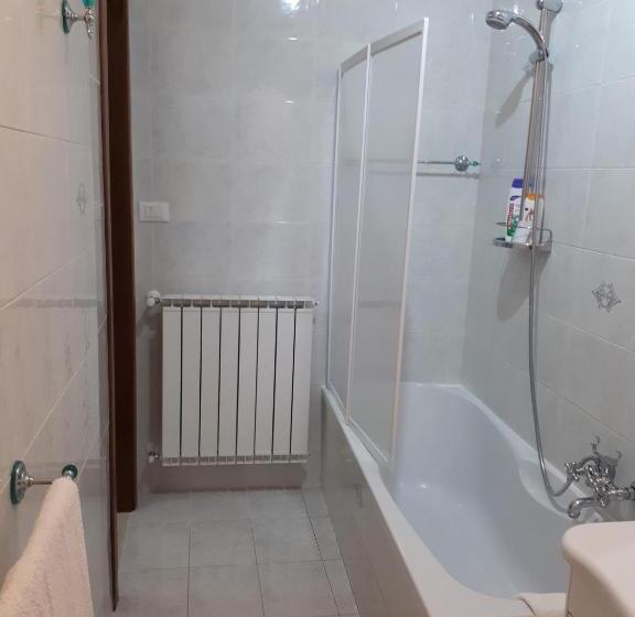 اتاق استاندارد, Il Granello Di Sabbia