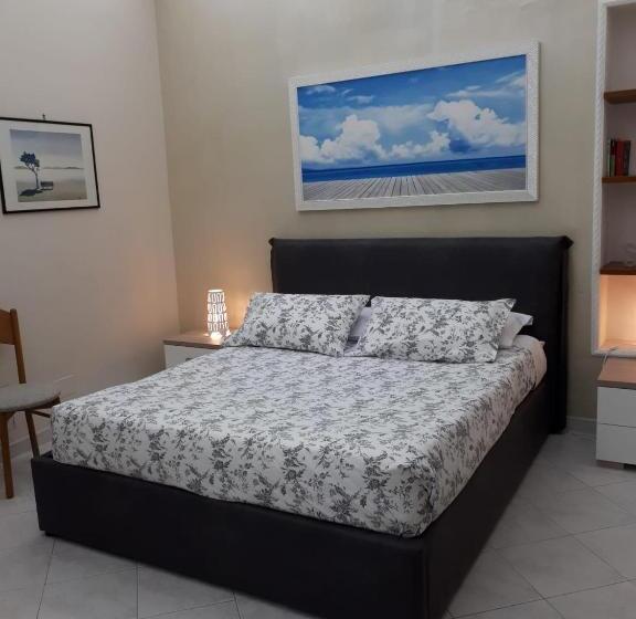 اتاق استاندارد, Il Granello Di Sabbia