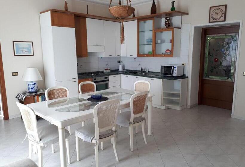 اتاق استاندارد, Il Granello Di Sabbia