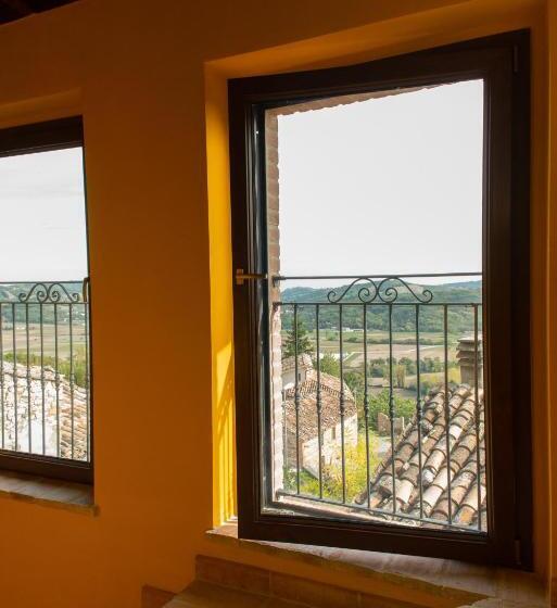 Standard room with outdoor bath, Locanda Della Rocca