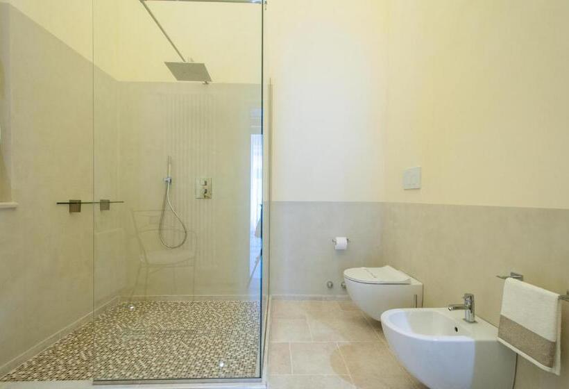 اتاق لوکس با بالکن, Turenum Apartment B&b
