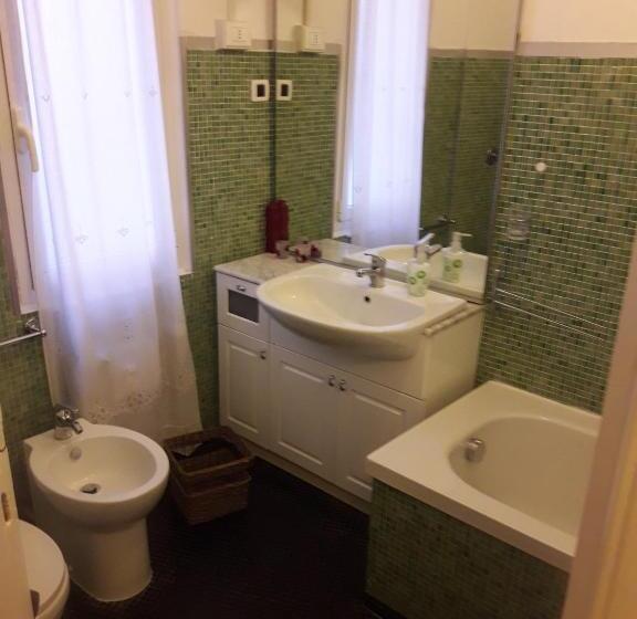 Banyosu Dışarıda Standart Üç Kişilik Oda, Il Riposo Del Guerriero Guesthouse