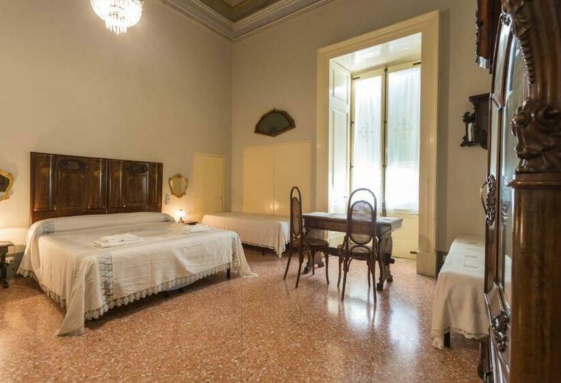 חדר סטנדרט לארבעה, Palazzo Leuzzi B&b