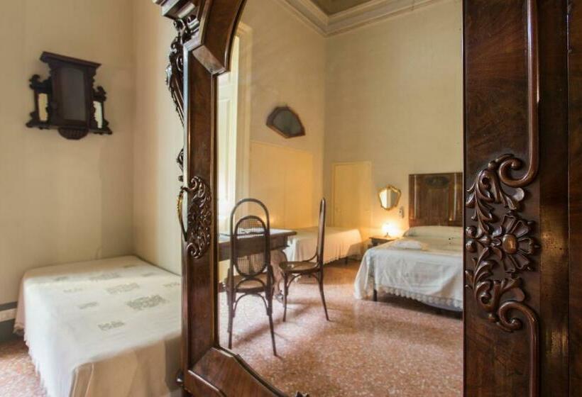 חדר סטנדרט לארבעה, Palazzo Leuzzi B&b