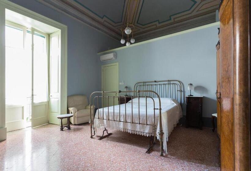 חדר סטנדרט לשלושה, Palazzo Leuzzi B&b