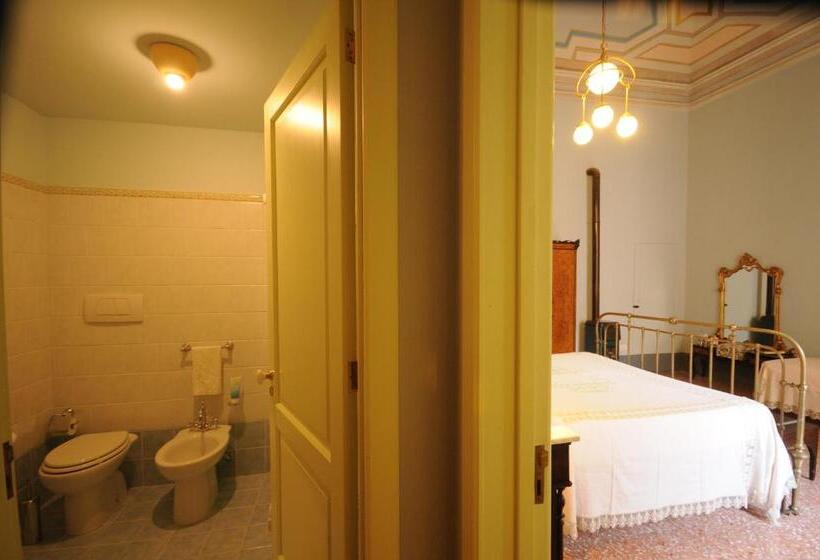 חדר סטנדרט לשלושה, Palazzo Leuzzi B&b