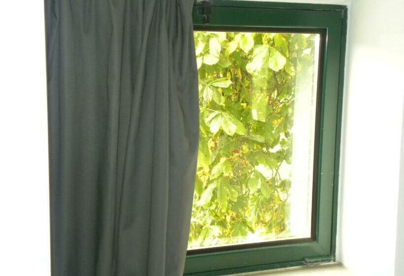 غرفة قياسية رباعية, La Castagna Matta