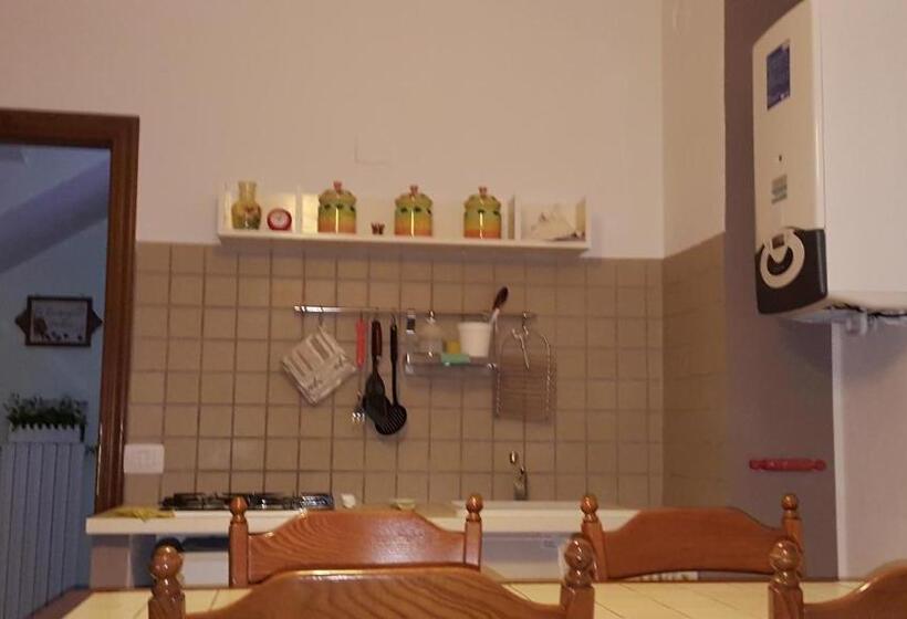 شقة غرفتين, La Castagna Matta