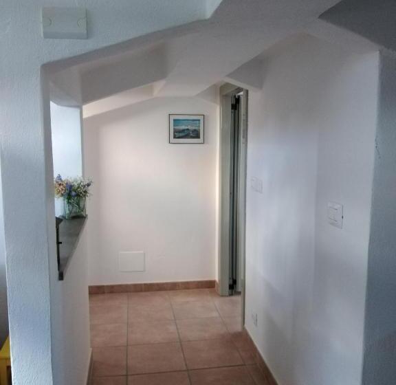 غرفة أساسية, La Castagna Matta