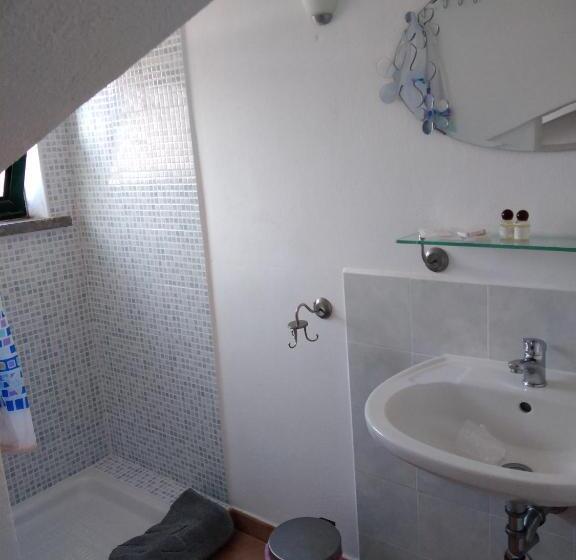 غرفة أساسية, La Castagna Matta