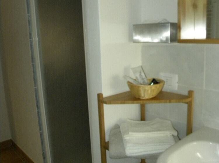 غرفة قياسية رباعية, La Castagna Matta