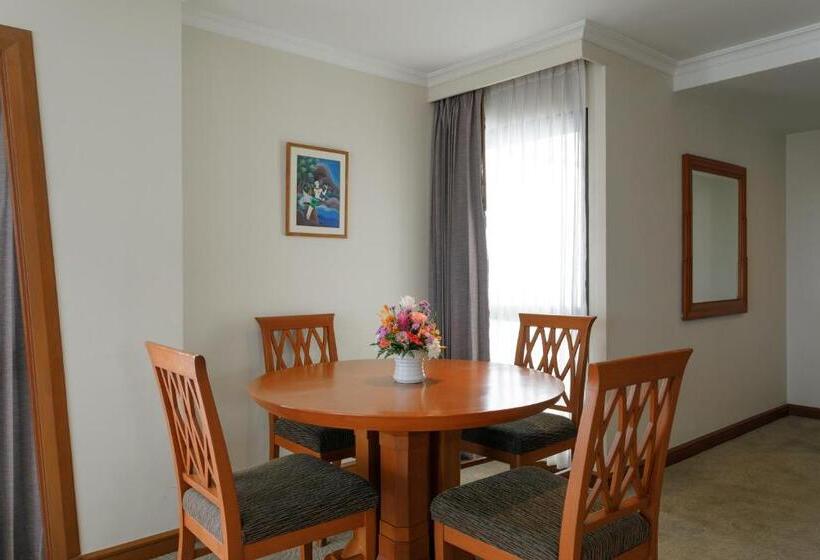 جناح, Amora Thapae Hotel Chiang Mai