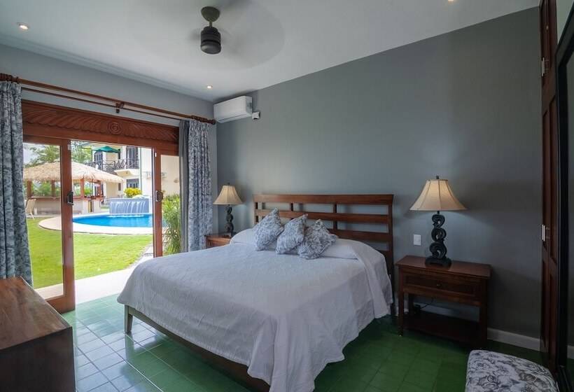 2 Bedroom Apartment Pool View, Club Del Mar Oceanfront
