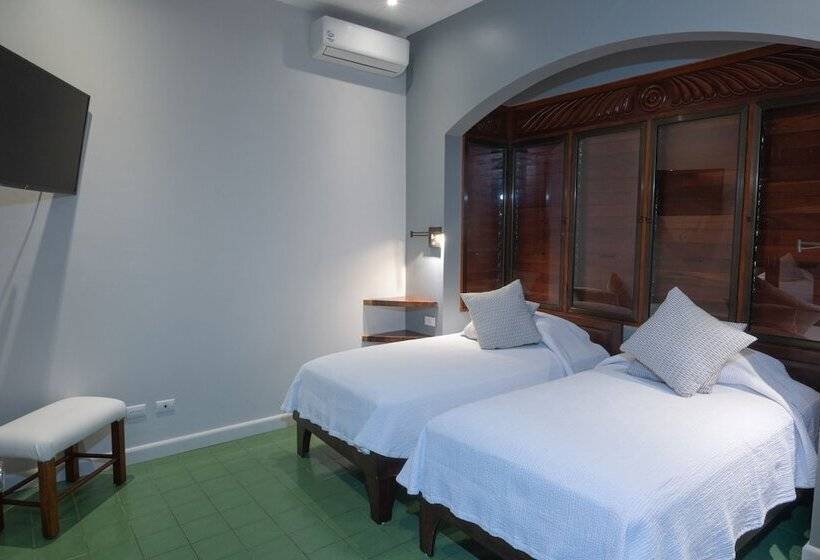 شقة غرفتين نوم مطلة على حمام السباحة, Club Del Mar Oceanfront