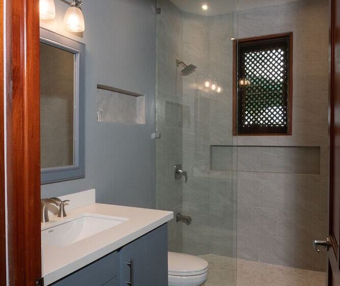 شقة غرفتين نوم مطلة على حمام السباحة, Club Del Mar Oceanfront