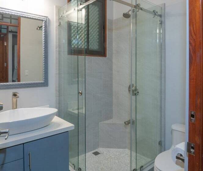 شقة غرفتين نوم مطلة على حمام السباحة, Club Del Mar Oceanfront