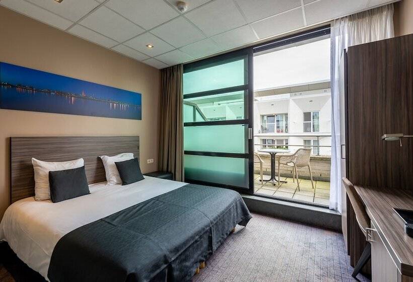 غرفة قياسية مزوَّدة بشُرفة, Docklands