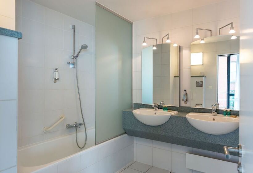 غرفة سوبيريور, Docklands