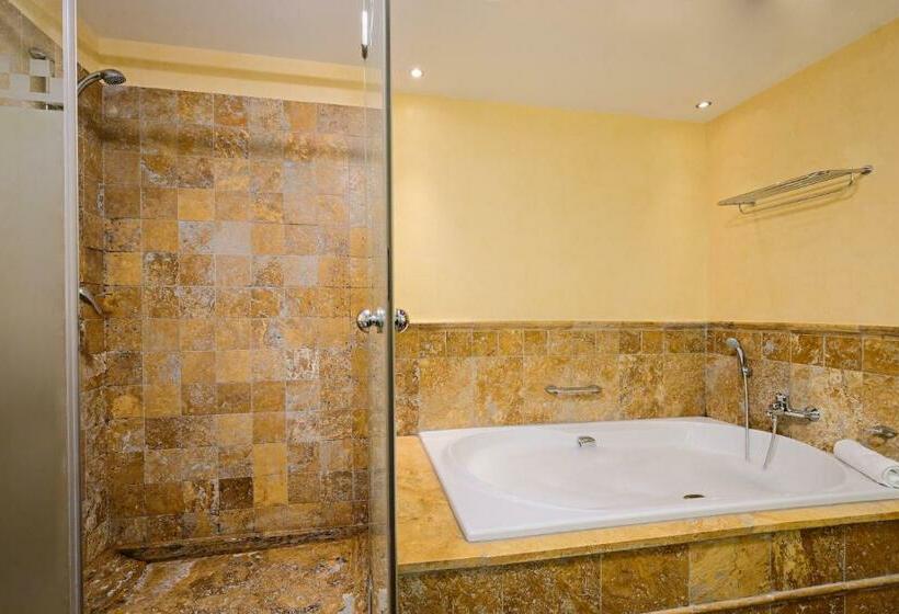 プールの見えるスタンダードトリプルルーム, Envia Almeria Spa & Golf