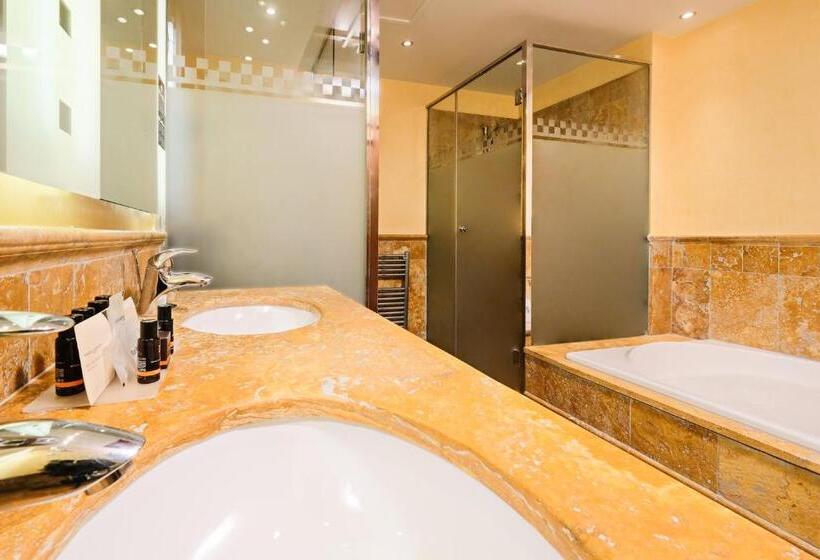 Трехместный Номер Стандарт Вид на Бассейн, Envia Almeria Spa & Golf