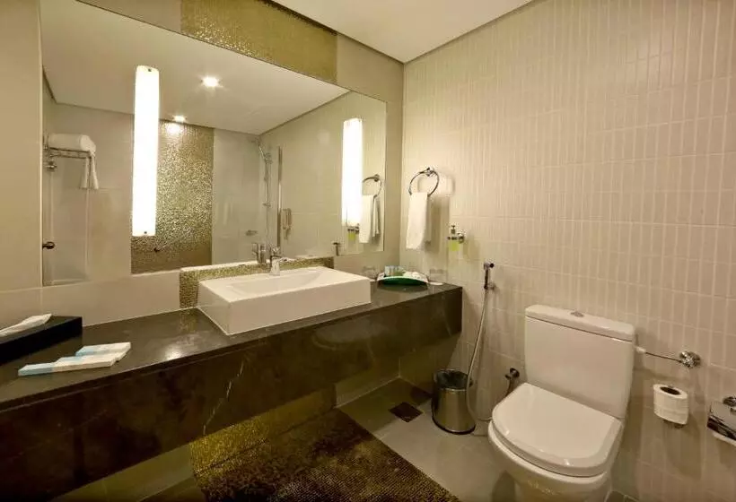 اتاق سوپریور با تخت بزرگ, Vision Imperial Hotel Formerly Excelsior Hotel Downtown