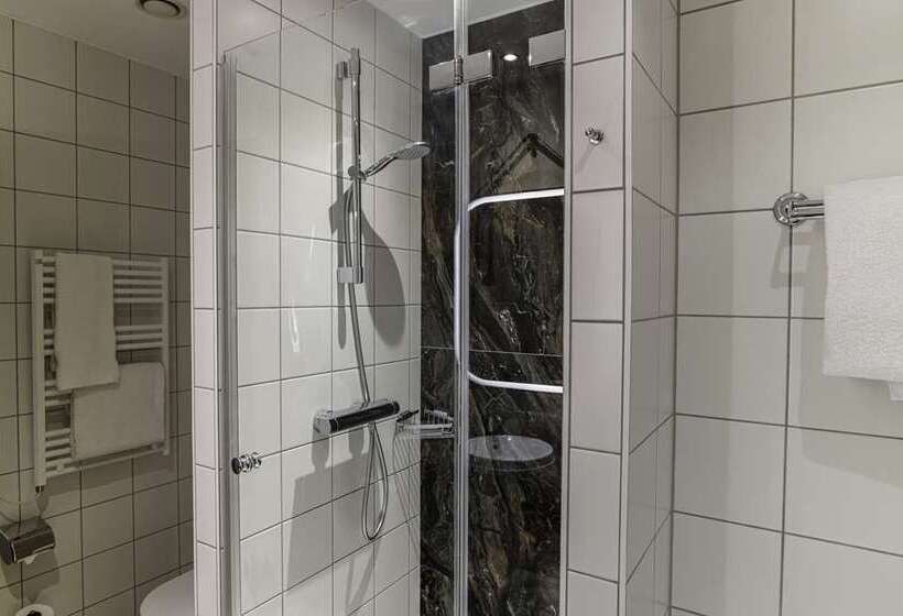 스탠다드 룸, Hilton Cologne