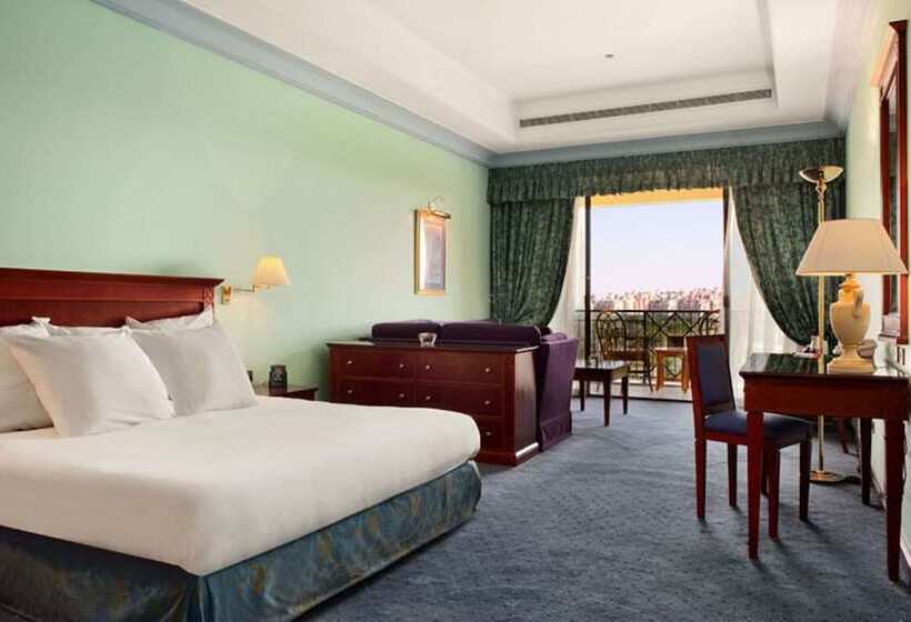 اتاق لوکس, Hilton Pyramids Golf
